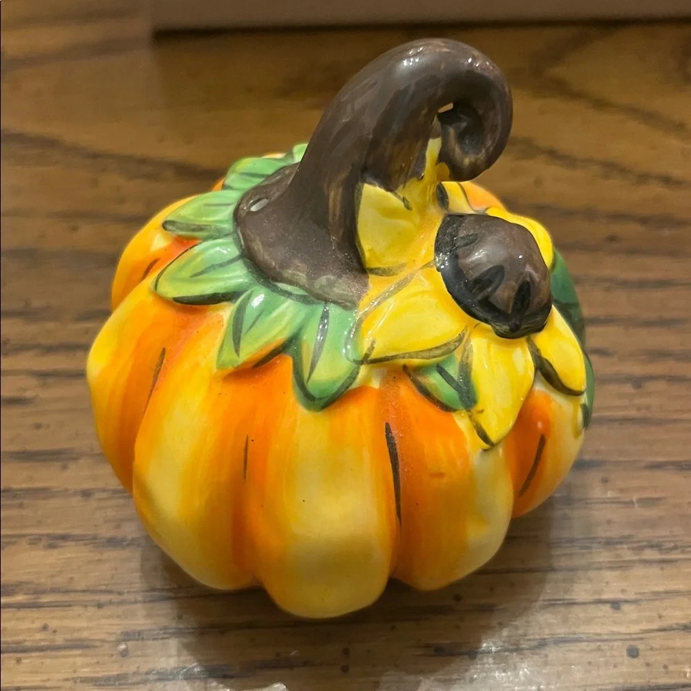 Blue Sky Clay Sunflower Pumpkin Salt‎ and Pepper Shakers, new